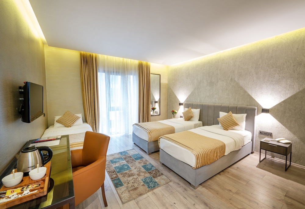 Orya Hotel 37/63