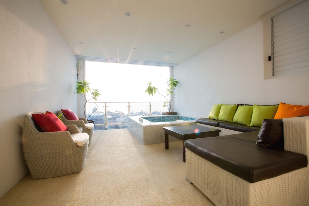 Fangliao Hotel 44/65