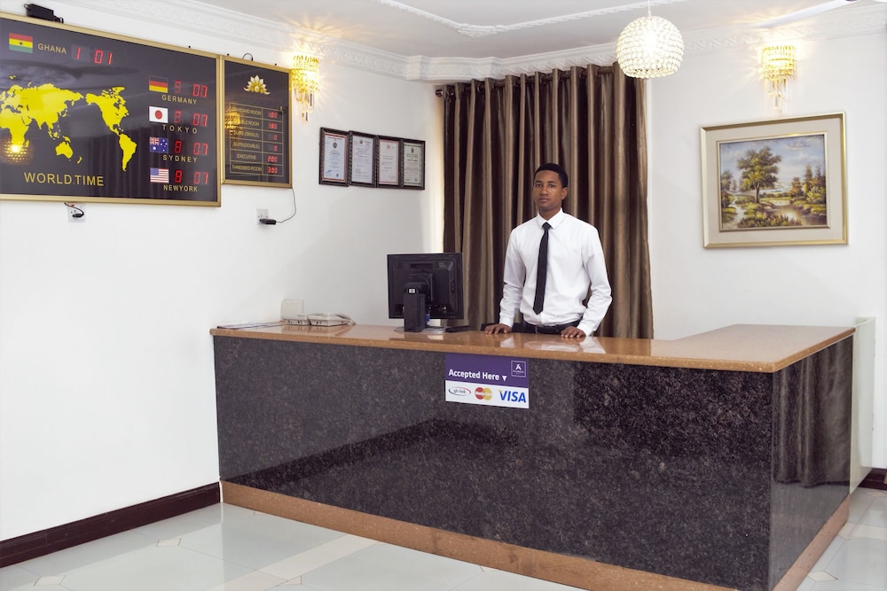 Kingsbridge Royale Hotel 8/50