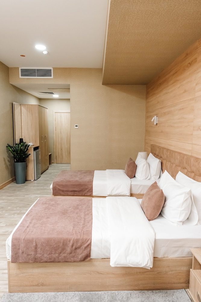 Central Palace Halal Hotel 7/24