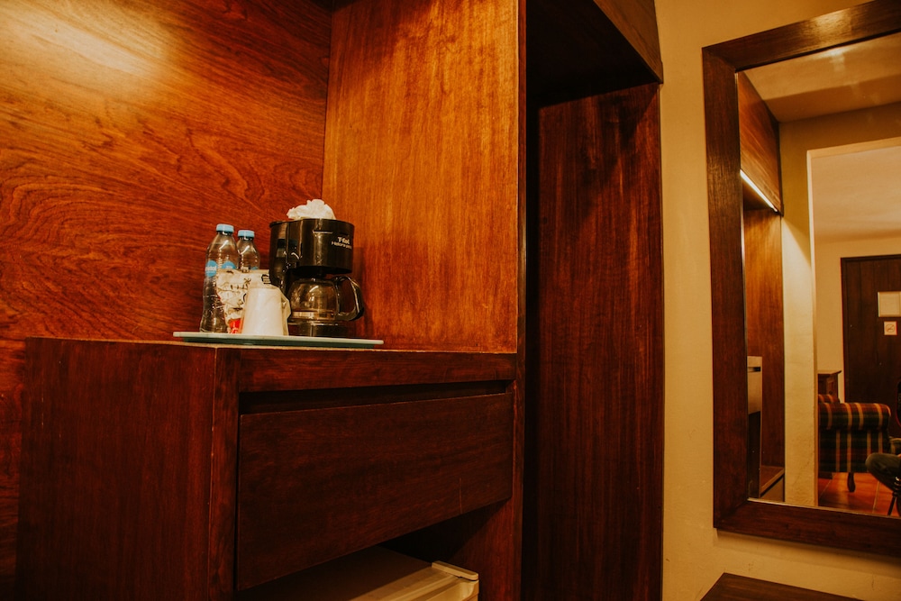 Hotel Holly 27/50