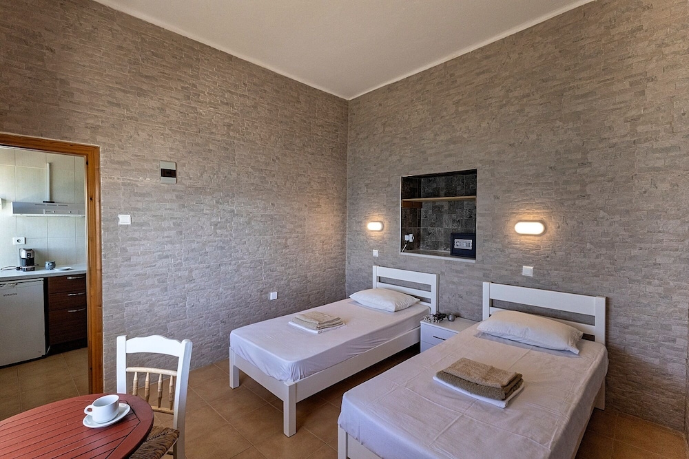 Petalides Apartments 6/24