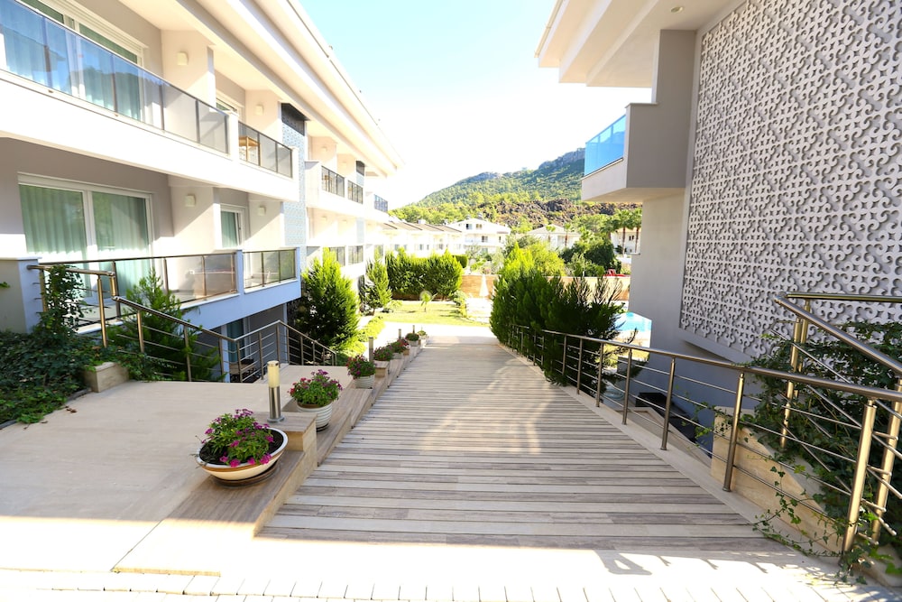 Truemar Hotels & Suites 5/50