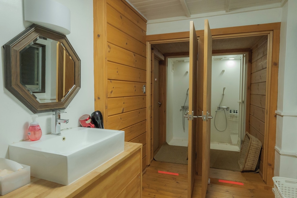 MIXED DORM, 3 BEDS