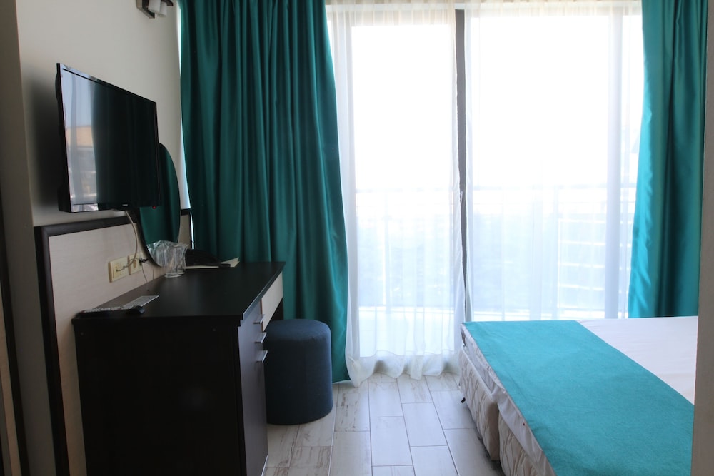 Meridian Hotel 8/36