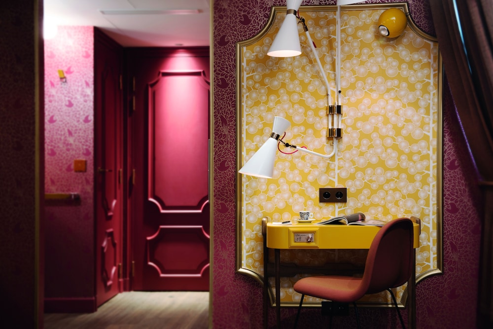 Idol Hotel 45/47