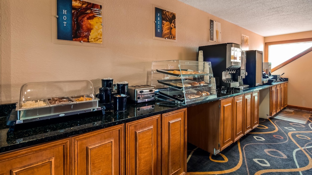 Best Western White Mountain Inn 22/30