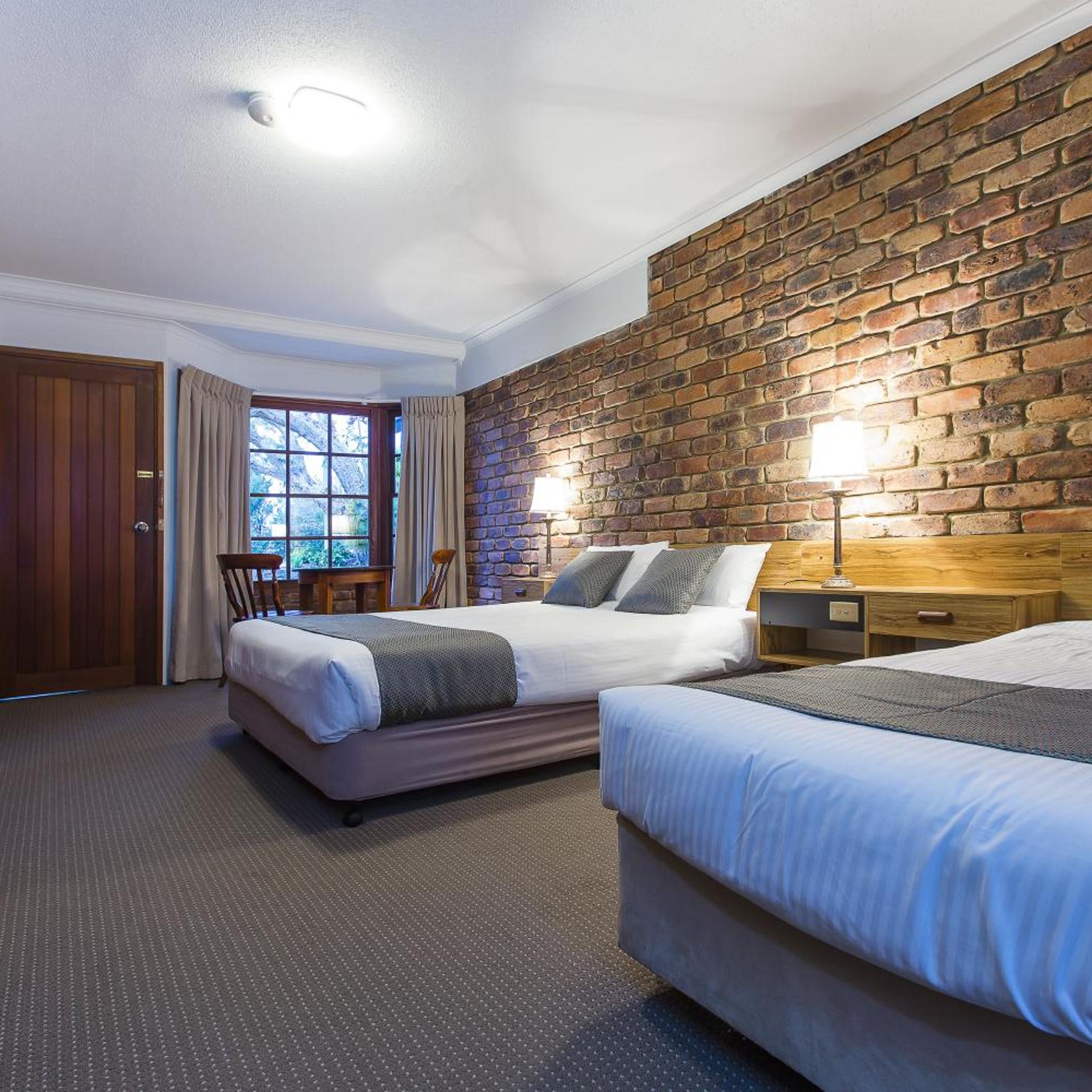 Montville Mountain Inn 4/62