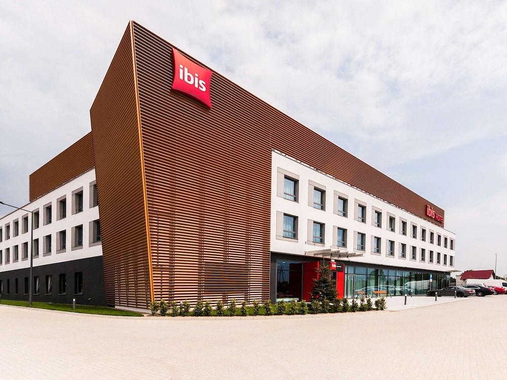 Ibis Poznan Polnoc photo1