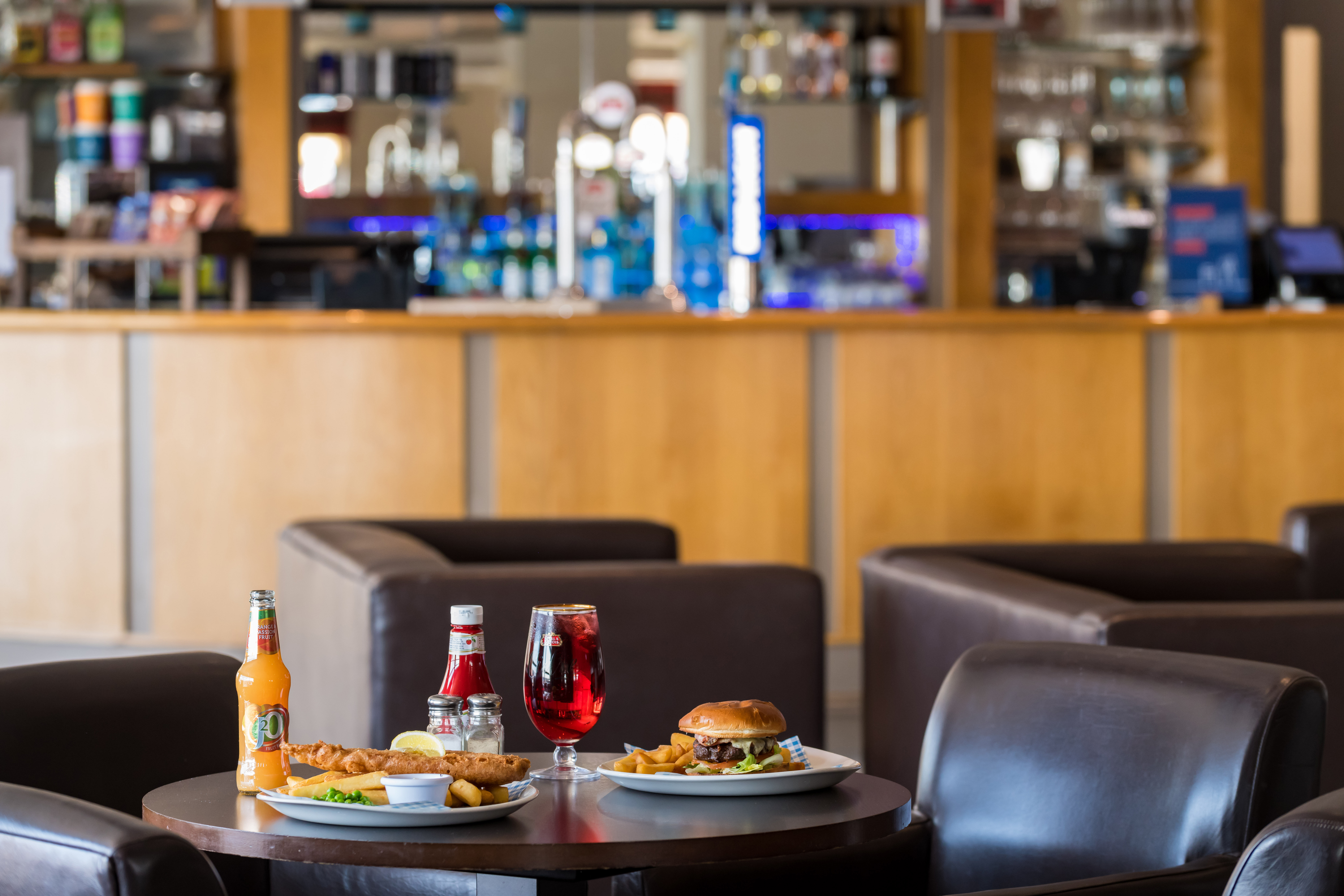 Holiday Inn Express London Luton Airport 10/17