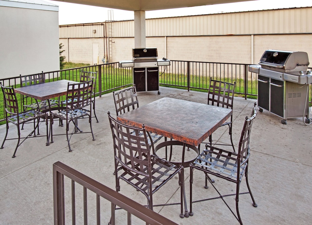 CANDLEWOOD SUITES WILLISTON 64/77