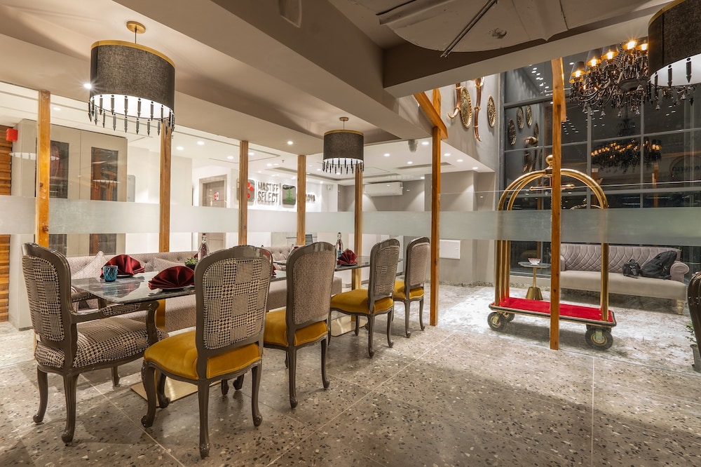 Mastiff Select Mandavya Dharamkot, McLeodganj 43/61