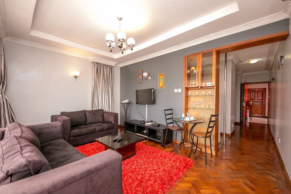 Meltonia Luxury Suites 24/50