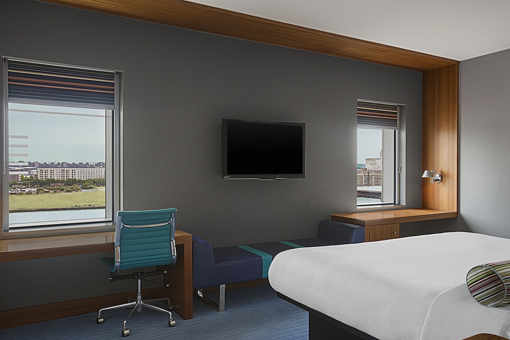 Aloft London Excel 28/80