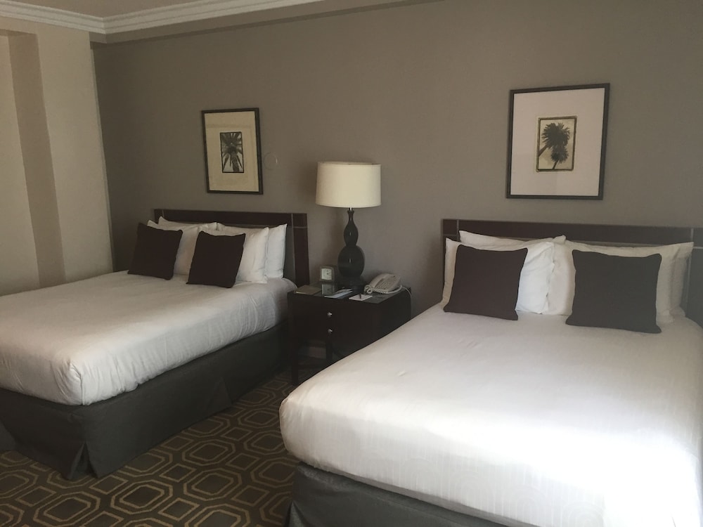 The Georgian Hotel 16/71