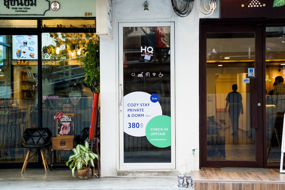 HQ HOSTEL SILOM 2/49