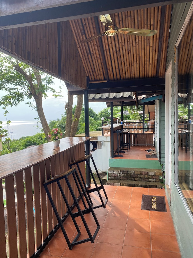 Majestic Sea View Resort 35/50