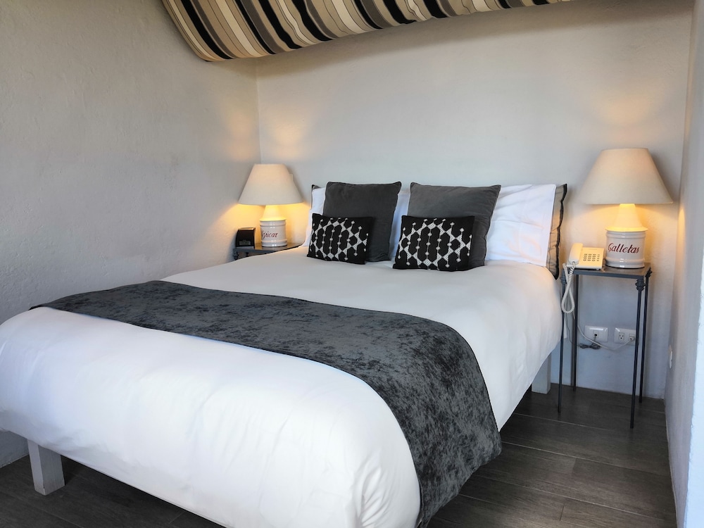 El Palomar Hotel 14/50