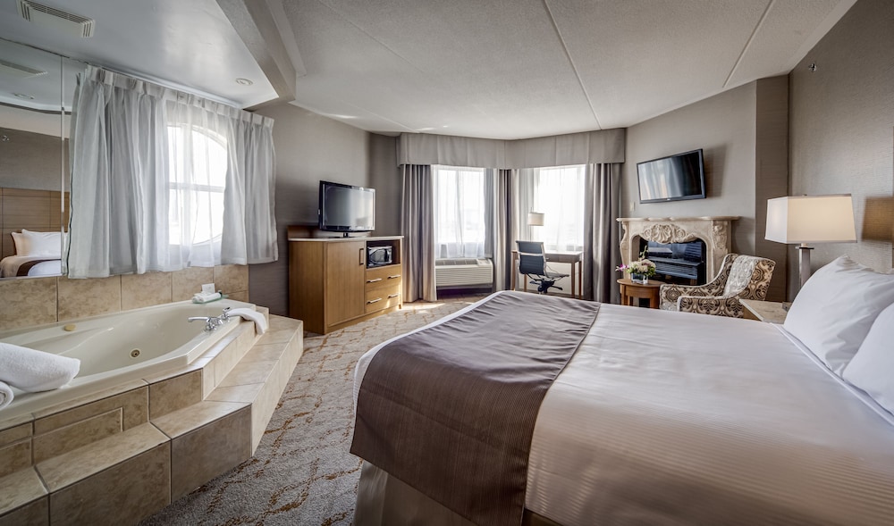 SUITE, QUEEN BED, JETTED TUB