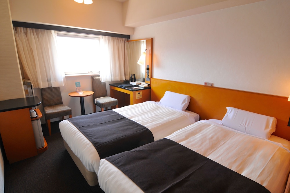 ROOM, TWIN BEDS