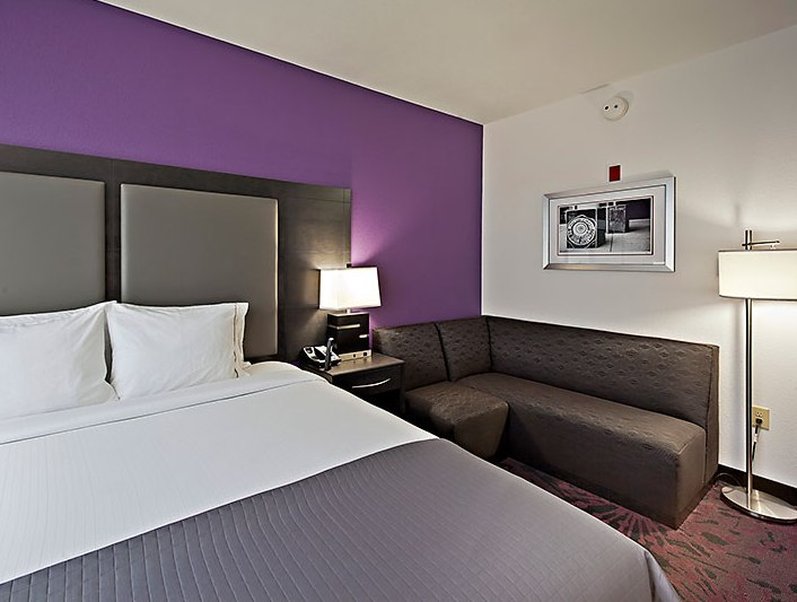 Holiday Inn Express Hotel Suites Columbus Polaris Parkway 19/77