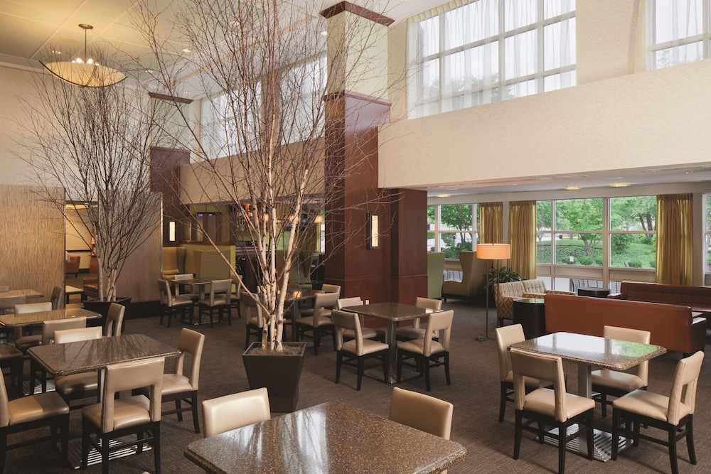 DoubleTree by Hilton Boston Bayside 32/44