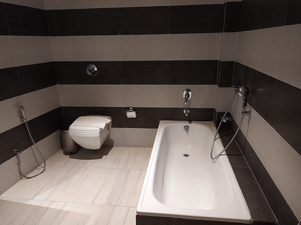 غرفة تنفيذية بسريرين كوين، NIRANJANA HOTEL 4/4