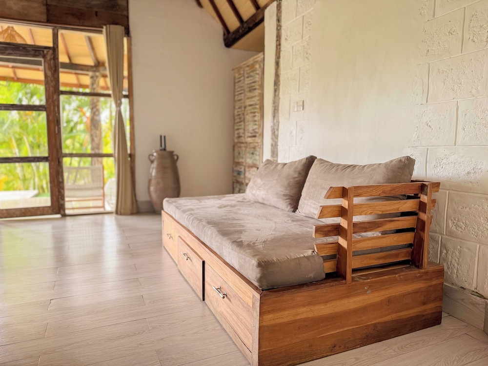 Lodge, King Bed, Lake Side