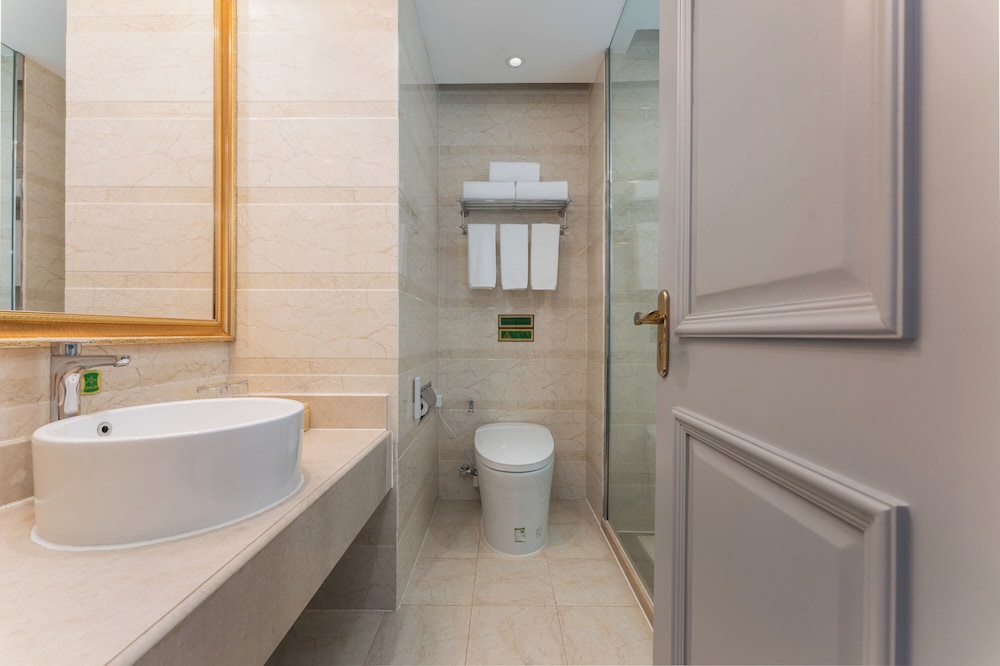 Vienna International Hotel (Shanghai Pudong International Airport Branch) 44/49