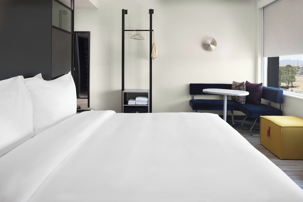 Aloft, King Bed