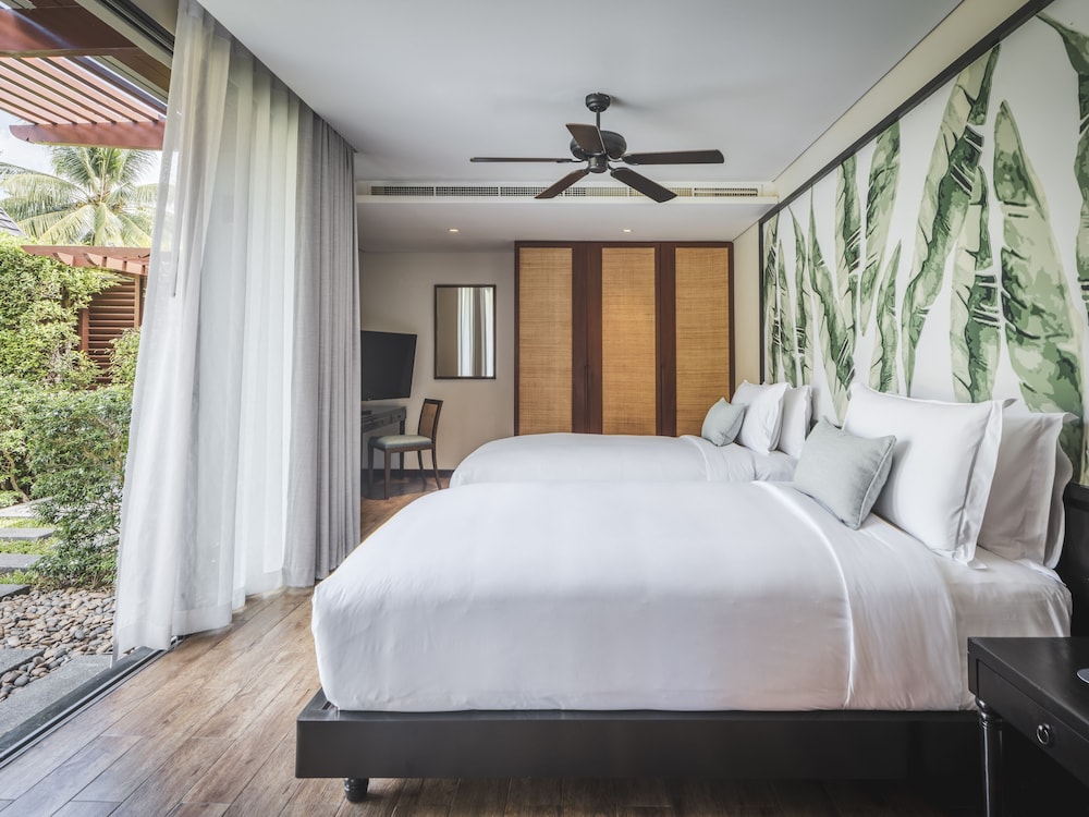 2 Bedrooms, Pool, Pavilion, King and Twin Beds, Pet Friendly
