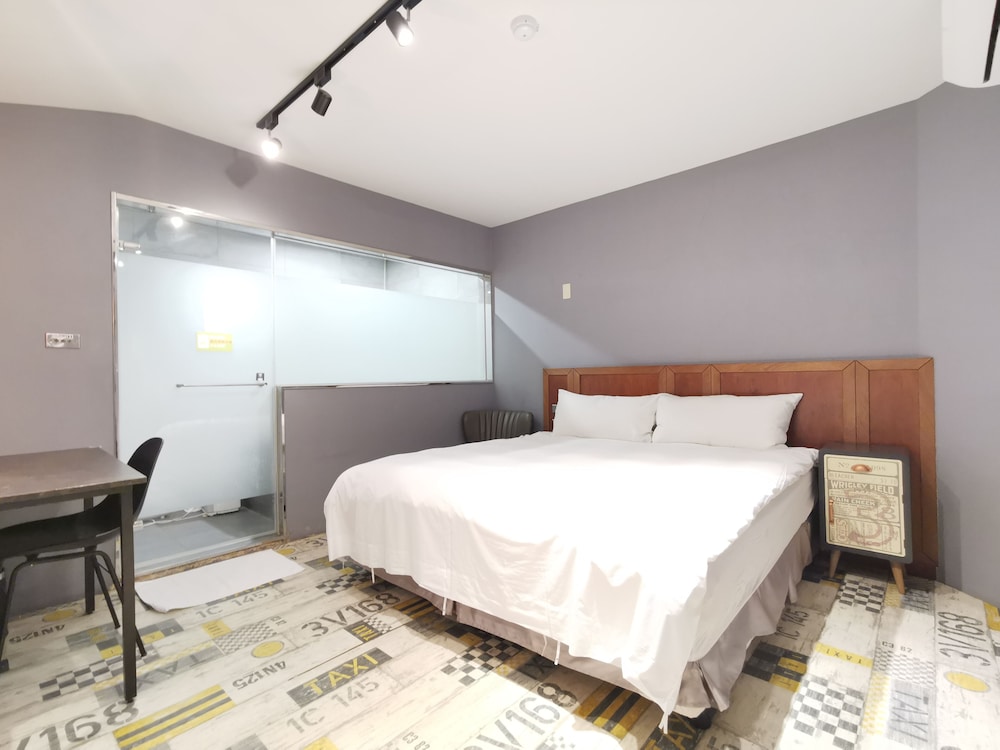 ECONOMY, DOUBLE BED, NO WINDOW