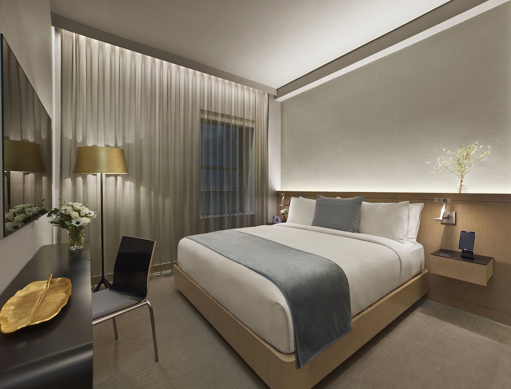 SUPERIOR, KING BED