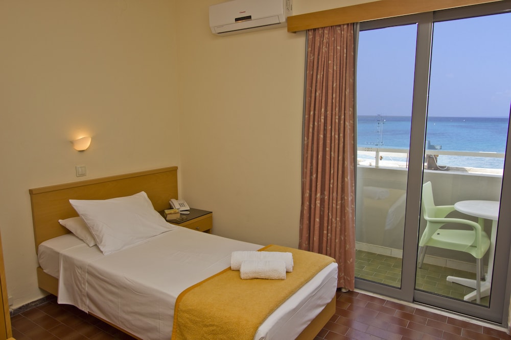 Nafsika Hotel 6/39