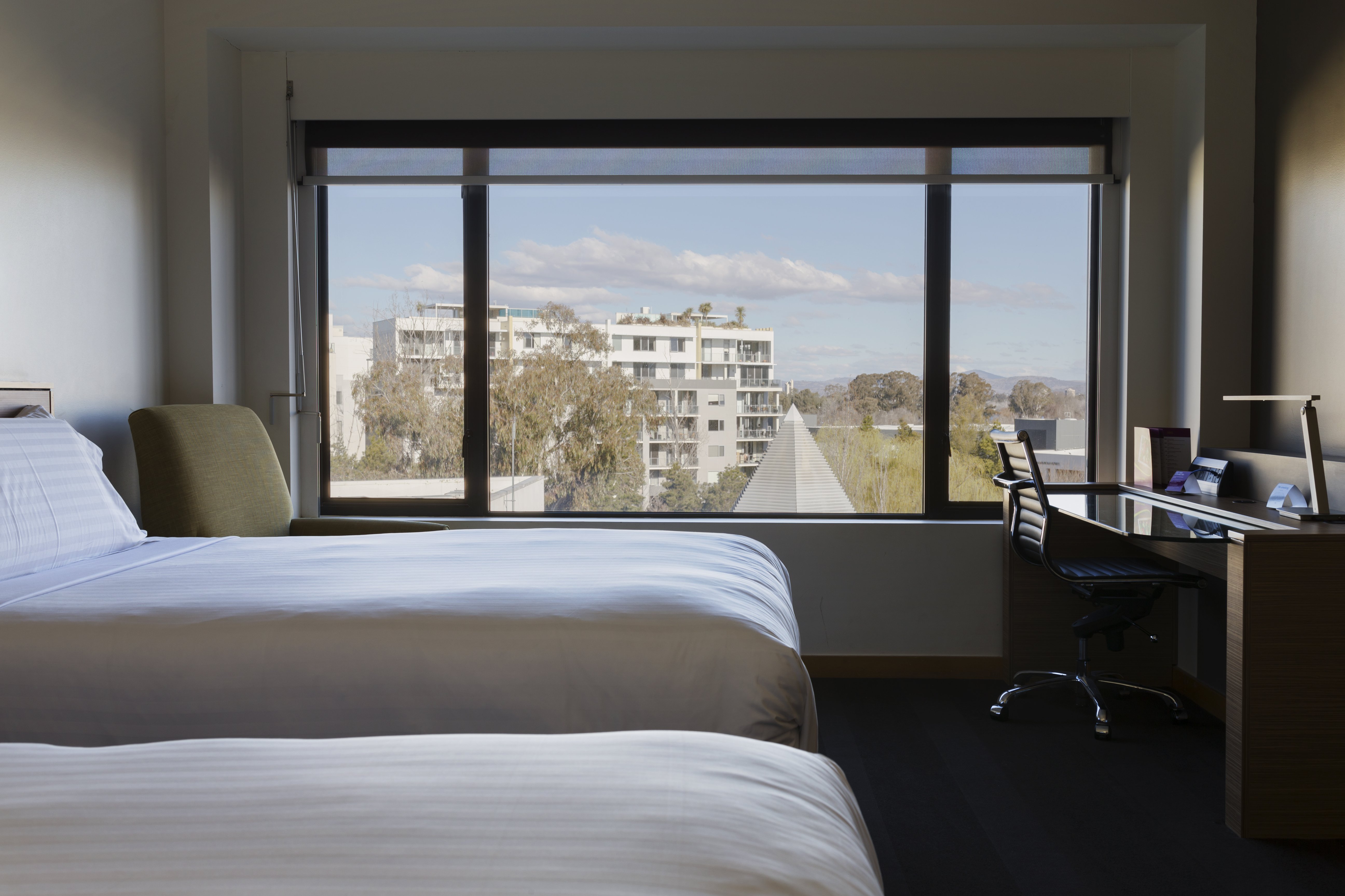 Crowne Plaza Canberra 18/81