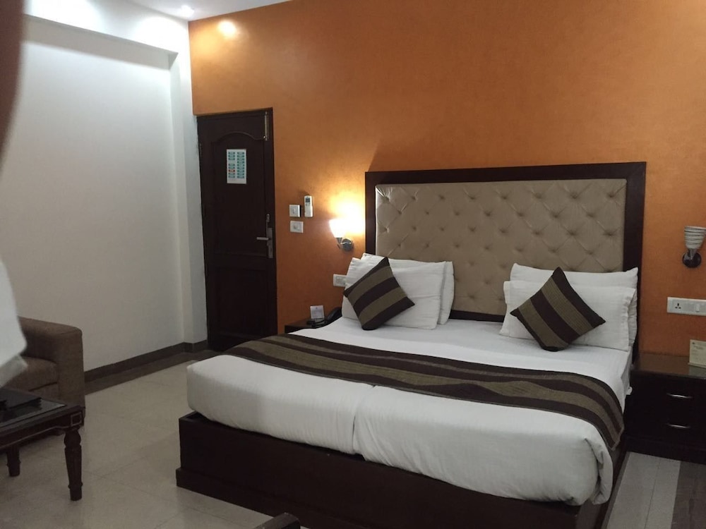 Super, Maharani, Deluxe, King Bed