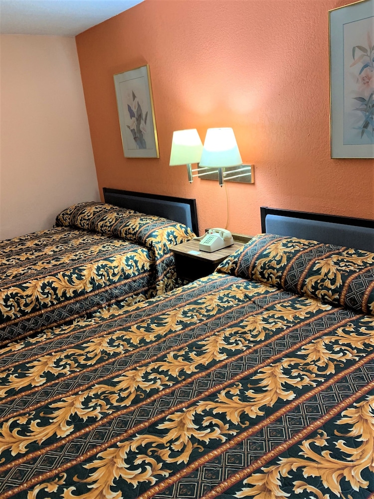 Red Carpet Inn & Suites Lima 26/64