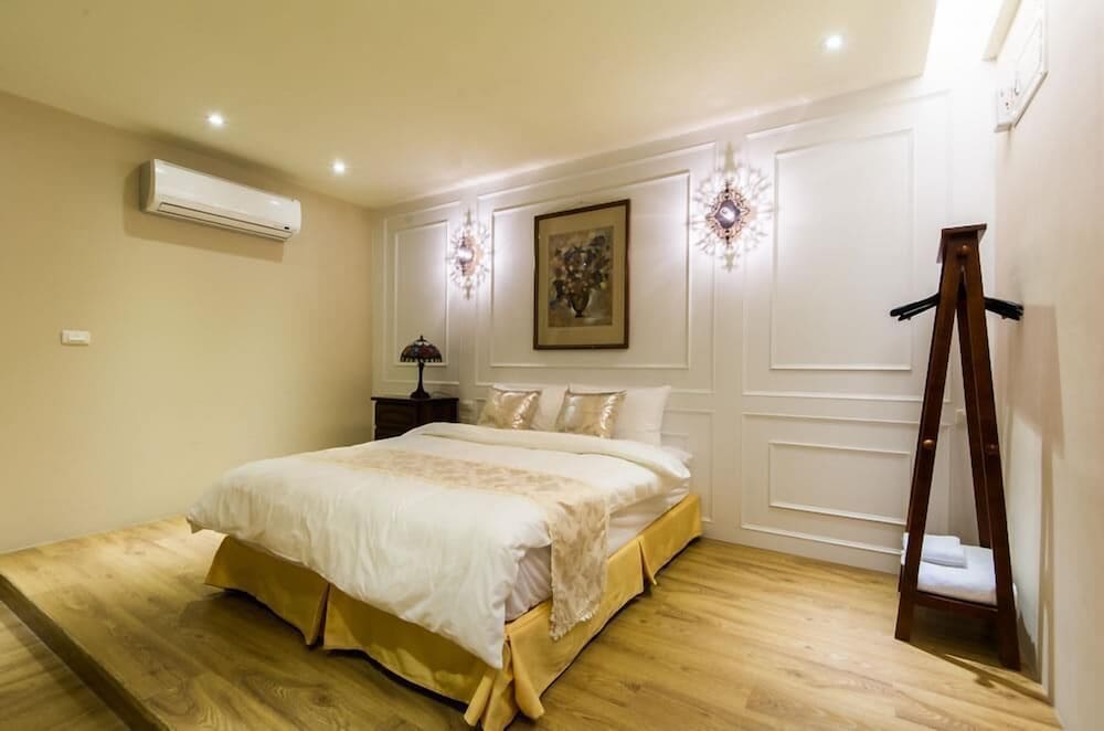 DELUXE, DOUBLE BED