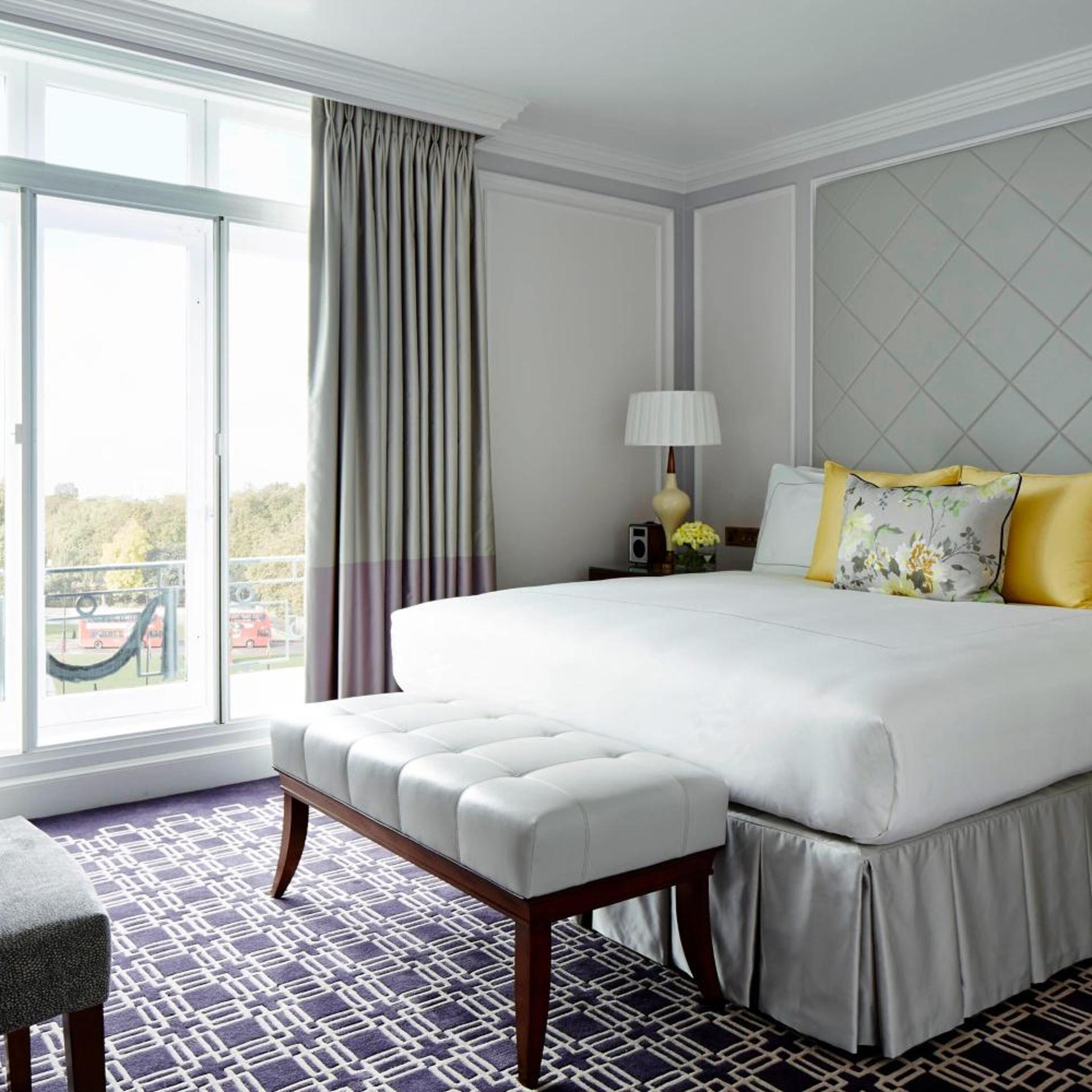 Premier, Suite, King Bed, Sofa, Executive Lounge Access