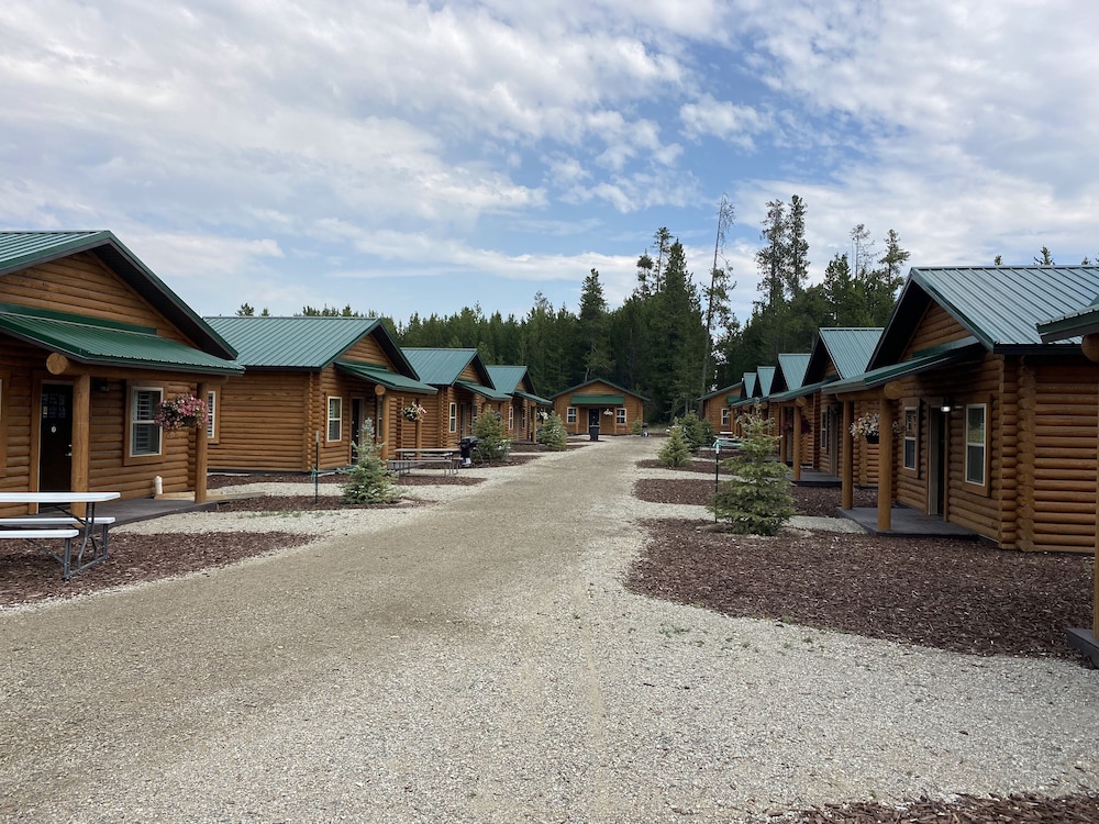 Cabin Village 15/18