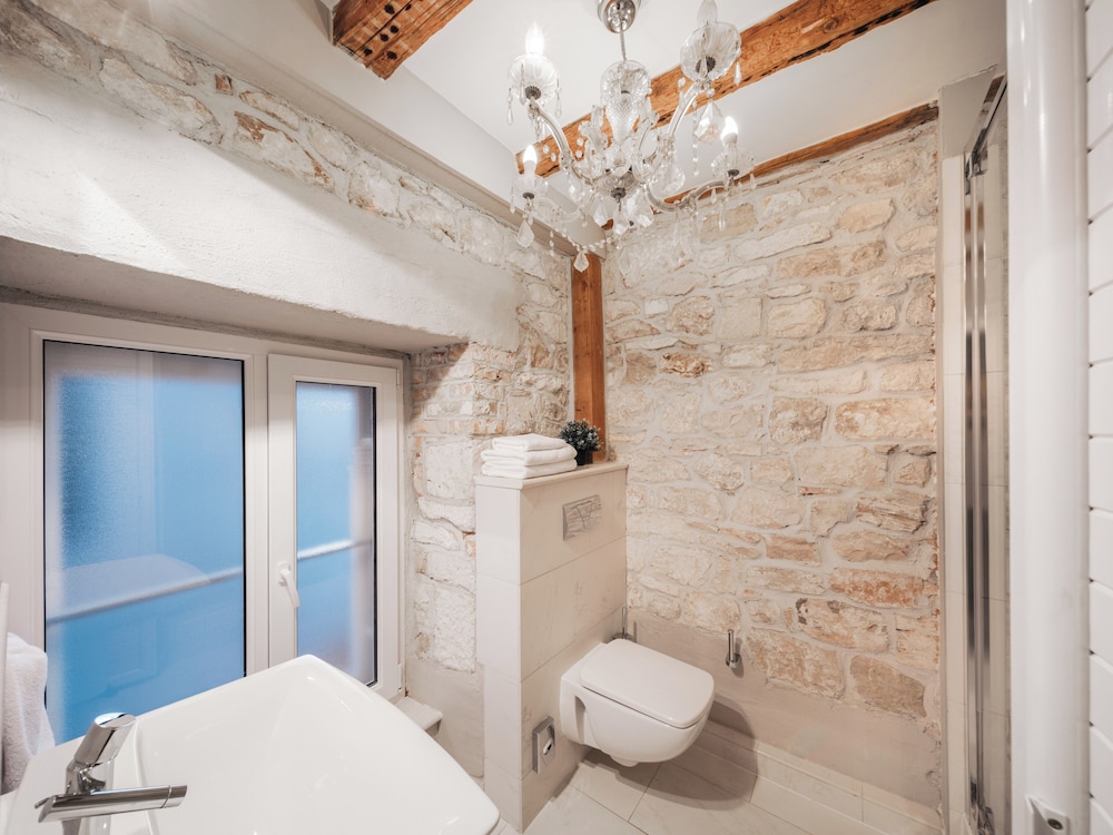 Hotel Osam 48/50