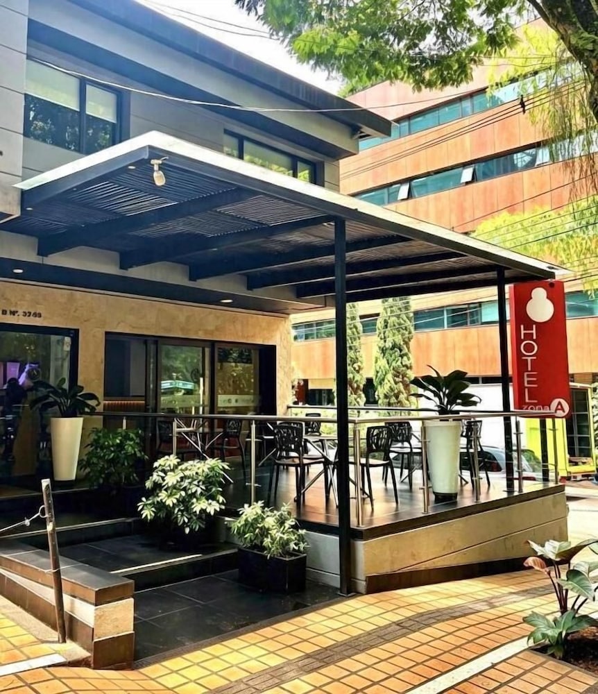 HOTEL ZONA A 4/66