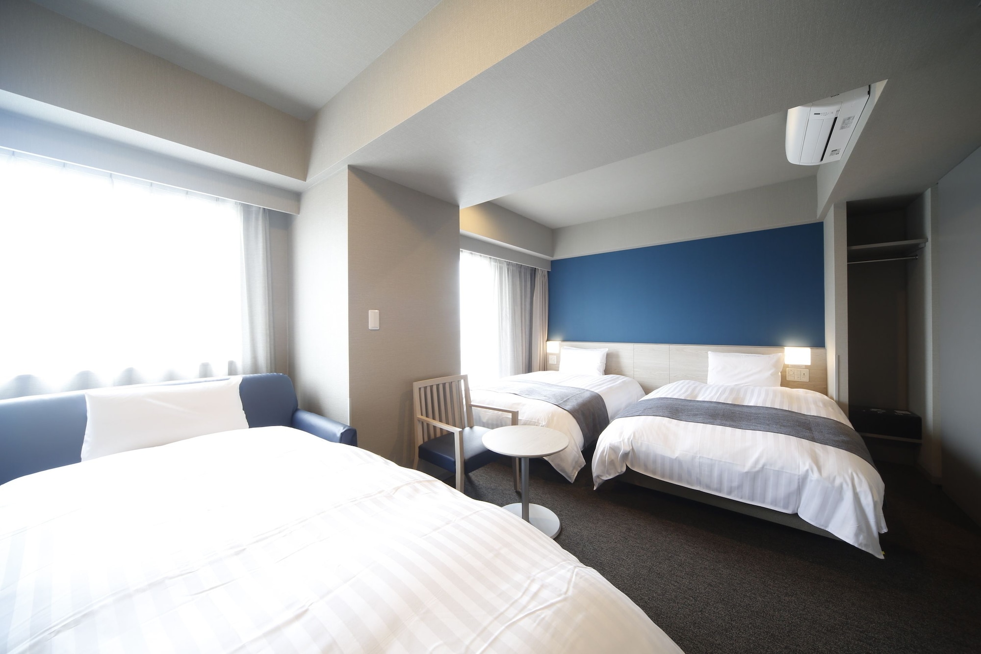 ROOM, TRIPLE