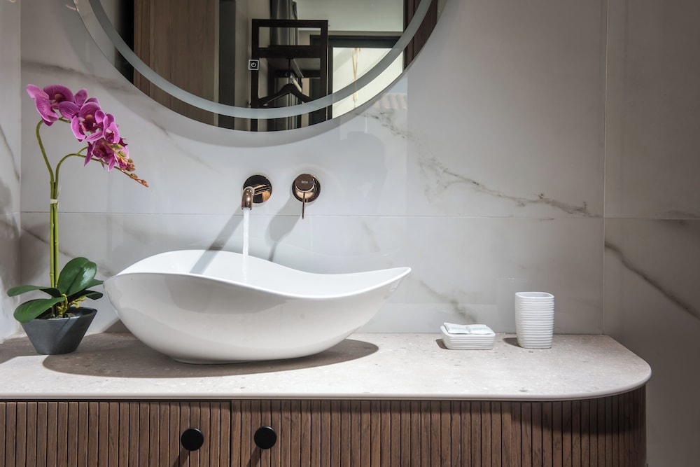 Vaya Suites by Omilos Hotels 47/49
