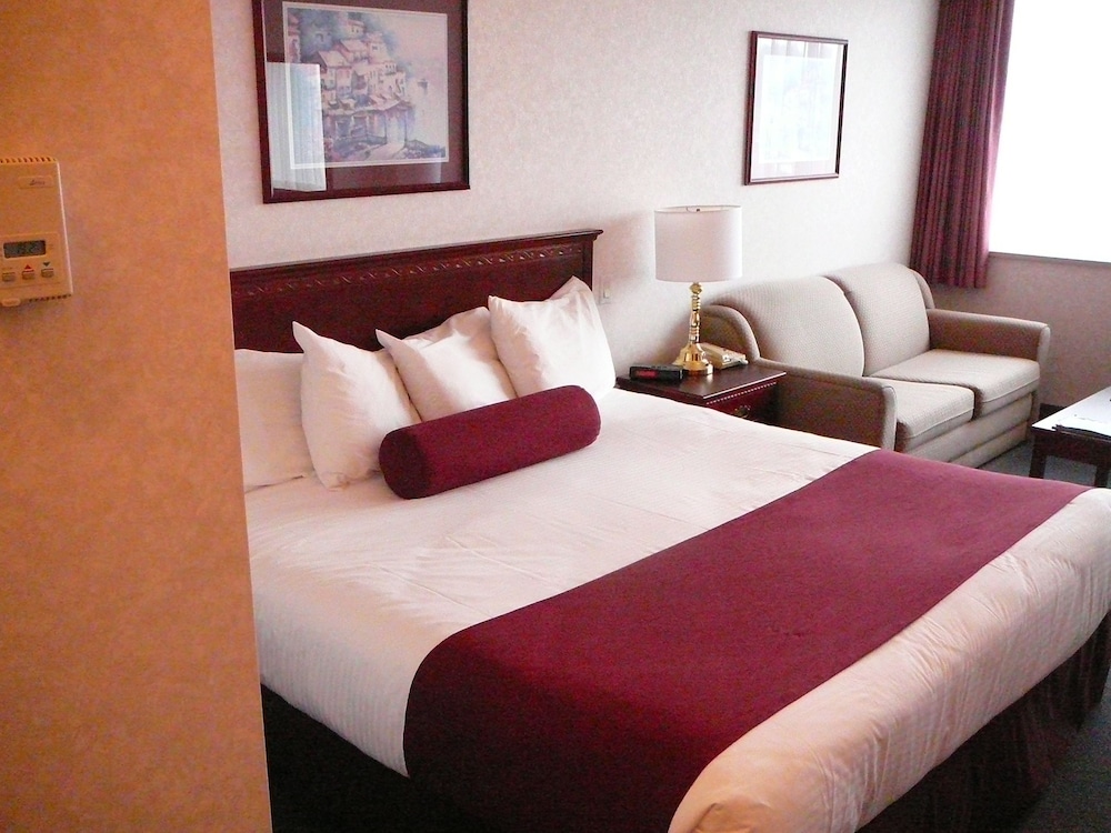 Coast Abbotsford Hotel And Suites 11/50