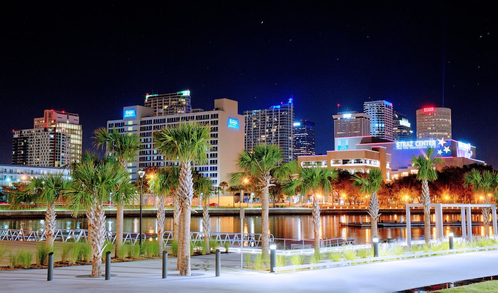 The Barrymore Hotel Tampa River Walk Formerly Howard Johnson Plaza Tampa Downtown 2/60