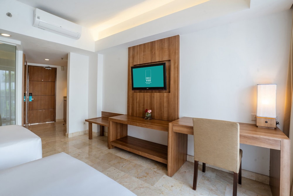 Cross Vibe Paasha Atelier Bali Kuta 40/50