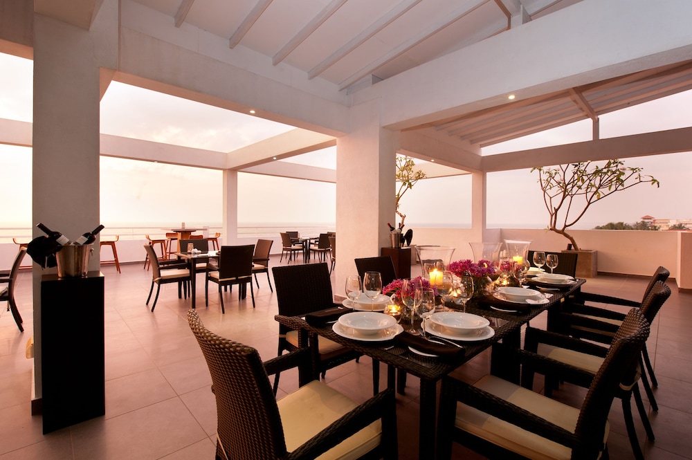 The Beach - All Suite Hotel 35/50