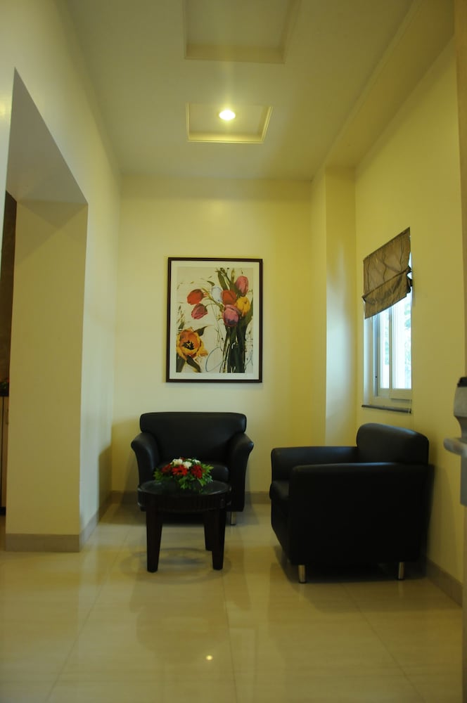 HOTEL MADHAV 27/34