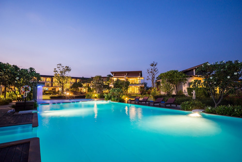 I-TARA RESORT & SPA 11/71